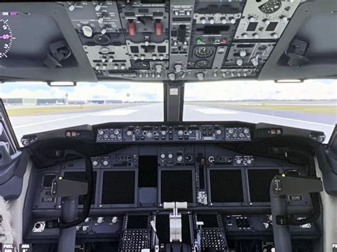 pmdg 737 not working|No reactions in PMDG 737. Can move mouse but cannot push .
